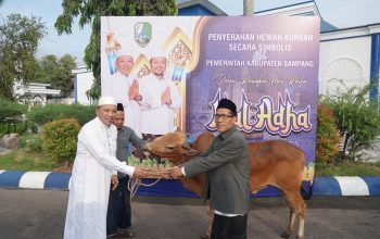 Usai Salat Iduladha 1447 H di Depan Pendopo Trunojoyo, Pemkab Sampang Salurkan 68 Hewan Kurban
