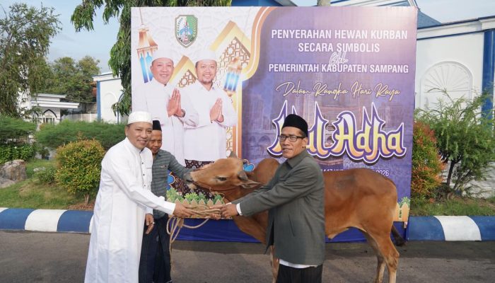 Usai Salat Iduladha 1447 H di Depan Pendopo Trunojoyo, Pemkab Sampang Salurkan 68 Hewan Kurban