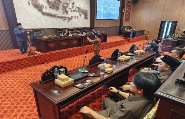 Saat Rapat Tegah Berlangsung