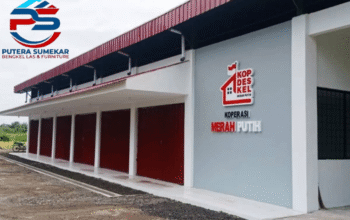 FOTO: Gedung KDMP dan Logo Bengkel Las “Putera Sumekar”