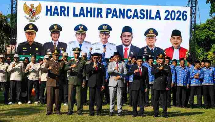 FOTO : Bupati Pamekasan bersama jajaran pejabat Pemkab Pamekasan serta TNI-POLRI seusai gelar Upacara Peringati Hari Lahir Pancasila