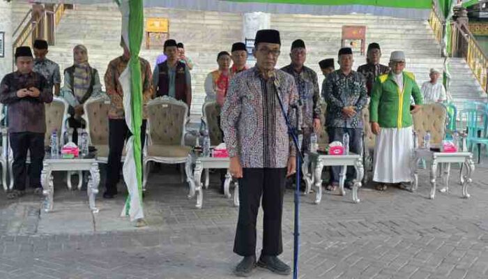 FOTO : Bupati Pamekasan KH. Kholilurrahman berikan sambutan kepada 376 Jemaah