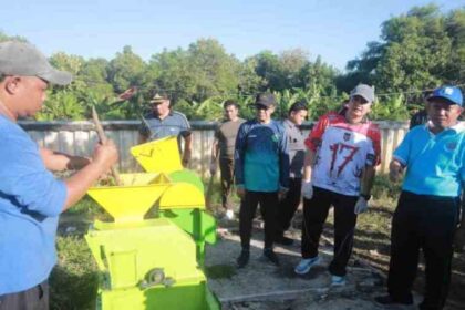 FOTO : Bupati Pamekasan pimpin langsung kegiatan jumat bersih di area eks Stasiun PJKA, Jalan Trunojoyo