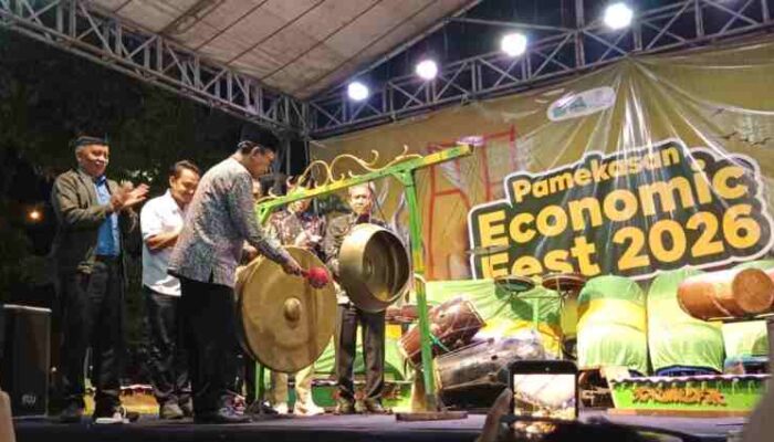 FOTO : Pembukaan Pamekasan Economic Fest 2026 secara simbolis oleh Bupati Pamekasan