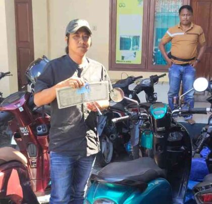 FOTO : Kanit I Pidana Umum Satreskrim IPDA Reza Farizal Sjafii, S.H dan Barang Bukti (BB) berupa satu unit sepeda motor Honda Scoopy 