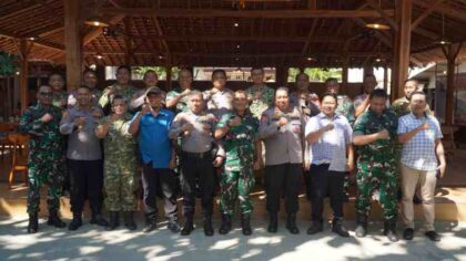 FOTO : Jajaran Aparat KODIM 0826 dan Polres Pamekasan