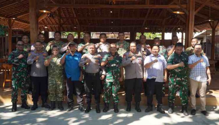 FOTO : Jajaran Aparat KODIM 0826 dan Polres Pamekasan