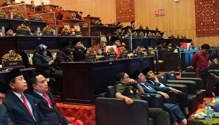 FOTO: Rapat Paripurna memperingati HUT ke-81 RI Seluruh anggota DPRD tengah mendengarkan pidato kenegaraan Presiden RI
