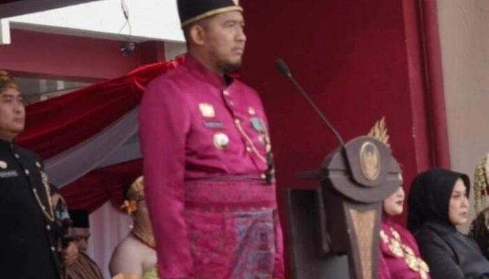 FOTO : Bupati Sumenep Achmad Fauzi Wongsojudo pada saat upacara peringati HUT ke-81 Kemerdekaan Republik Indonesia