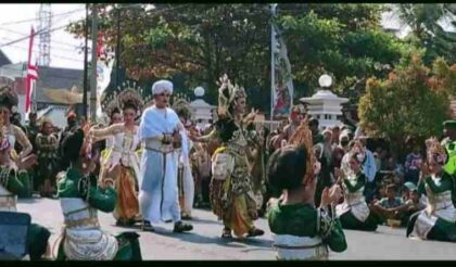 FOTO : Penampilan tari tradisional Nararya Kirana