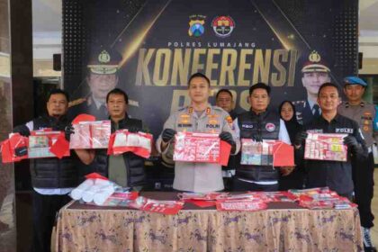 Foto: Polres Lumajang menunjukkan barang bukti hasil Operasi Tumpas Narkoba Semeru 2026.
