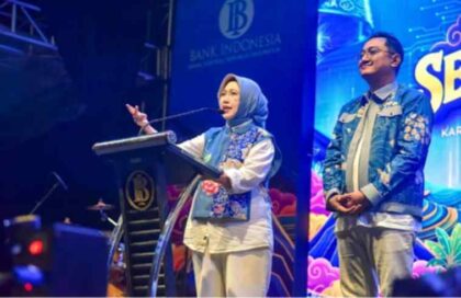 FOTO : Bupati Lumajang Indah Amperawati turut hadir dalam Grand Event Dulur Sekarkijang X Samara Tahun 2026 di Alun-Alun Kabupaten Lumajang