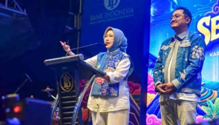 FOTO : Bupati Lumajang Indah Amperawati turut hadir dalam Grand Event Dulur Sekarkijang X Samara Tahun 2026 di Alun-Alun Kabupaten Lumajang