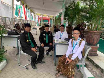 FOTO : Pengurus Pagar Nusa Sumenep saat menjalakan tugas pengabdian dan pengamanan dalam rangkaian kegiatan Muktamar NU ke-35