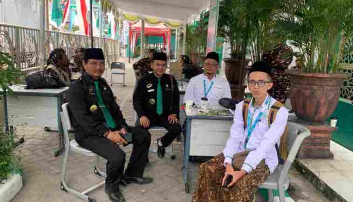 FOTO : Pengurus Pagar Nusa Sumenep saat menjalakan tugas pengabdian dan pengamanan dalam rangkaian kegiatan Muktamar NU ke-35