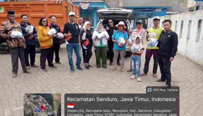 FOTO : Aksi nyata kepedulian sosial Kader PSI Lumajang salurkan bantuan logistik kepada warga yang terdampak langsung karhutla di kawasan lereng Gunung Bromo