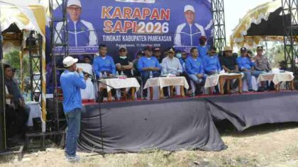 FOTO : Terlihat deretan kursi yang diisi oleh sejumlah tamu undangan penting dan tokoh masyarakat.