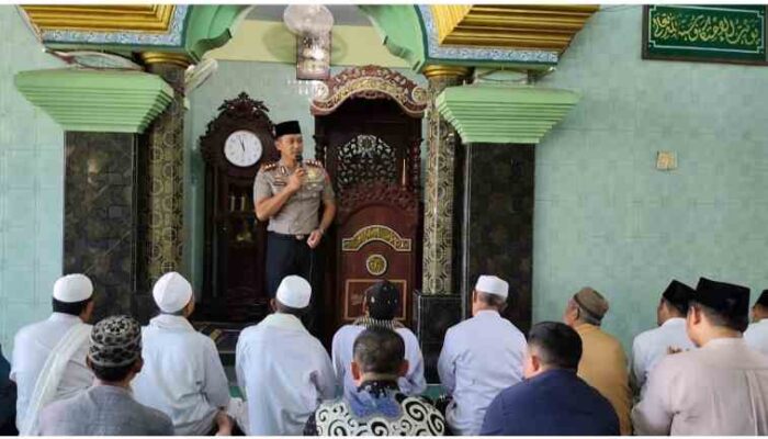 FOTO : Kapolres Lumajang saat berikan sambutan.