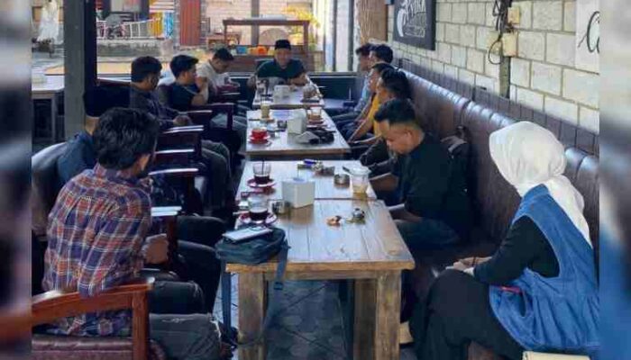 FOTO: Suasana akrab kongkow PKB Muda Sumenep.
