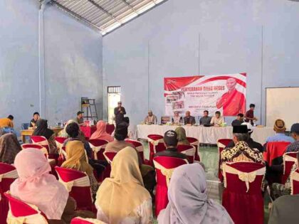 FOTO: Kegiatan penerimaan penyaluran dana reses untuk renovasi rumah tidak layak tinggal di Kecamatan/Pulau Raas.