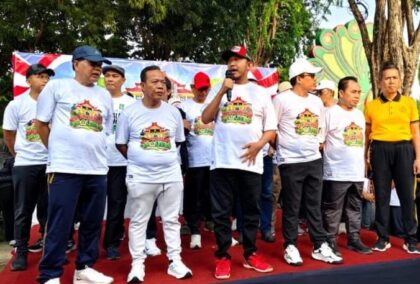 FOTO : Bupati Achmad Fauzi Wongsojudo saat melepas peserta JJS DPRD Sumenep.