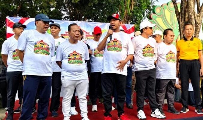 FOTO : Bupati Achmad Fauzi Wongsojudo saat melepas peserta JJS DPRD Sumenep.