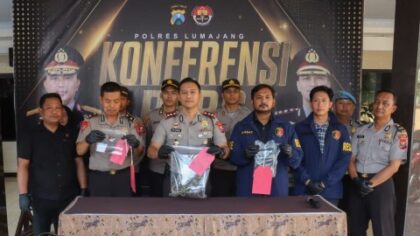 FOTO: Kapolres Lumajang beserta jajarannya dalam Konferensi Pers Ops Sikat Semeru 2026.