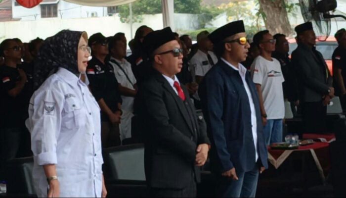 FOTO: Ketua DPC Ormas Sakera Lumajang, H. Nur Samsi dan Bupati Lumajang Ir. Hj. Indah Amperawati, M.Si.